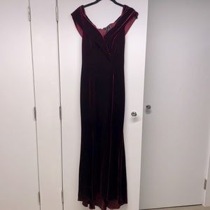 AVERY G Velvet Gown